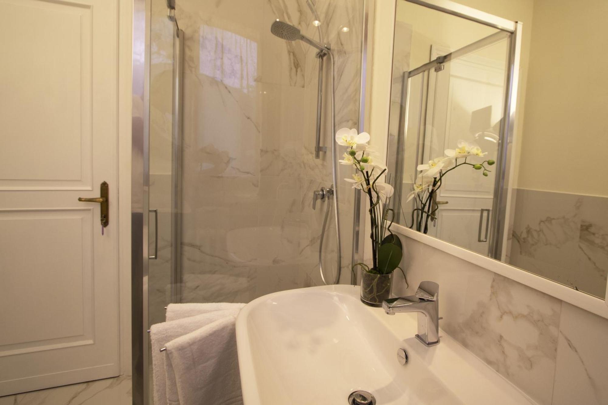 Villamara Luxury Rooms Специя Екстериор снимка